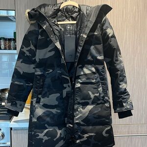 NWT Canada Goose Shelburne Parka Camo